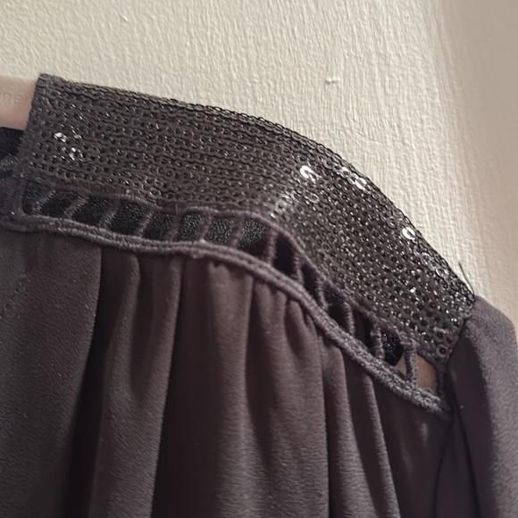 BCBG blouse with sequin shoulders. Sz. L. - Picture 2 of 6